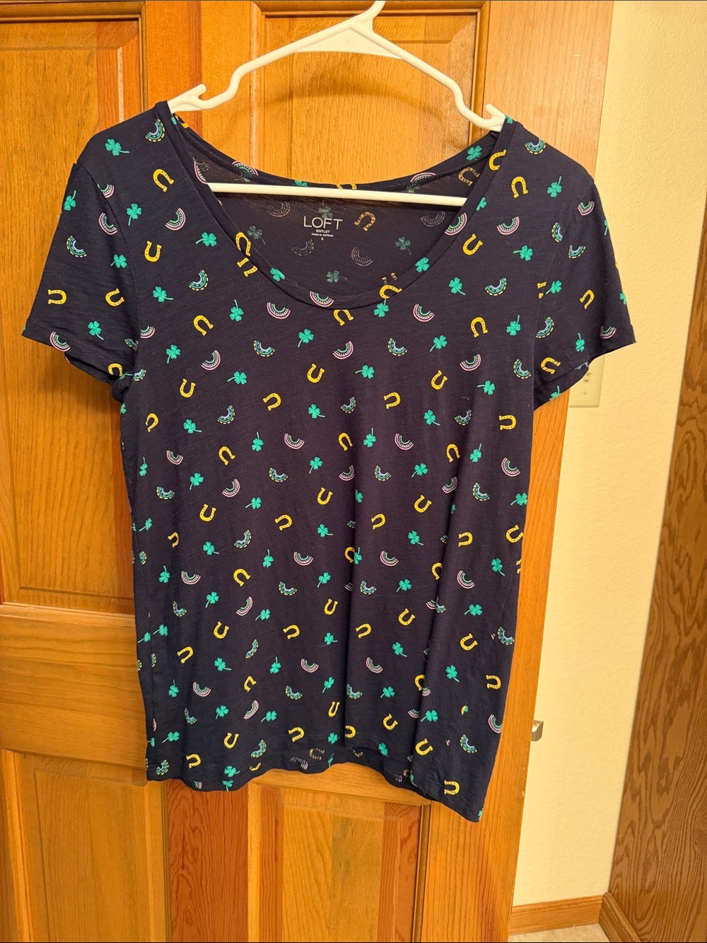 5/15$ LOFT Navy Scoop Neck Tee with Yellow Horseshoe & Green Clover Print